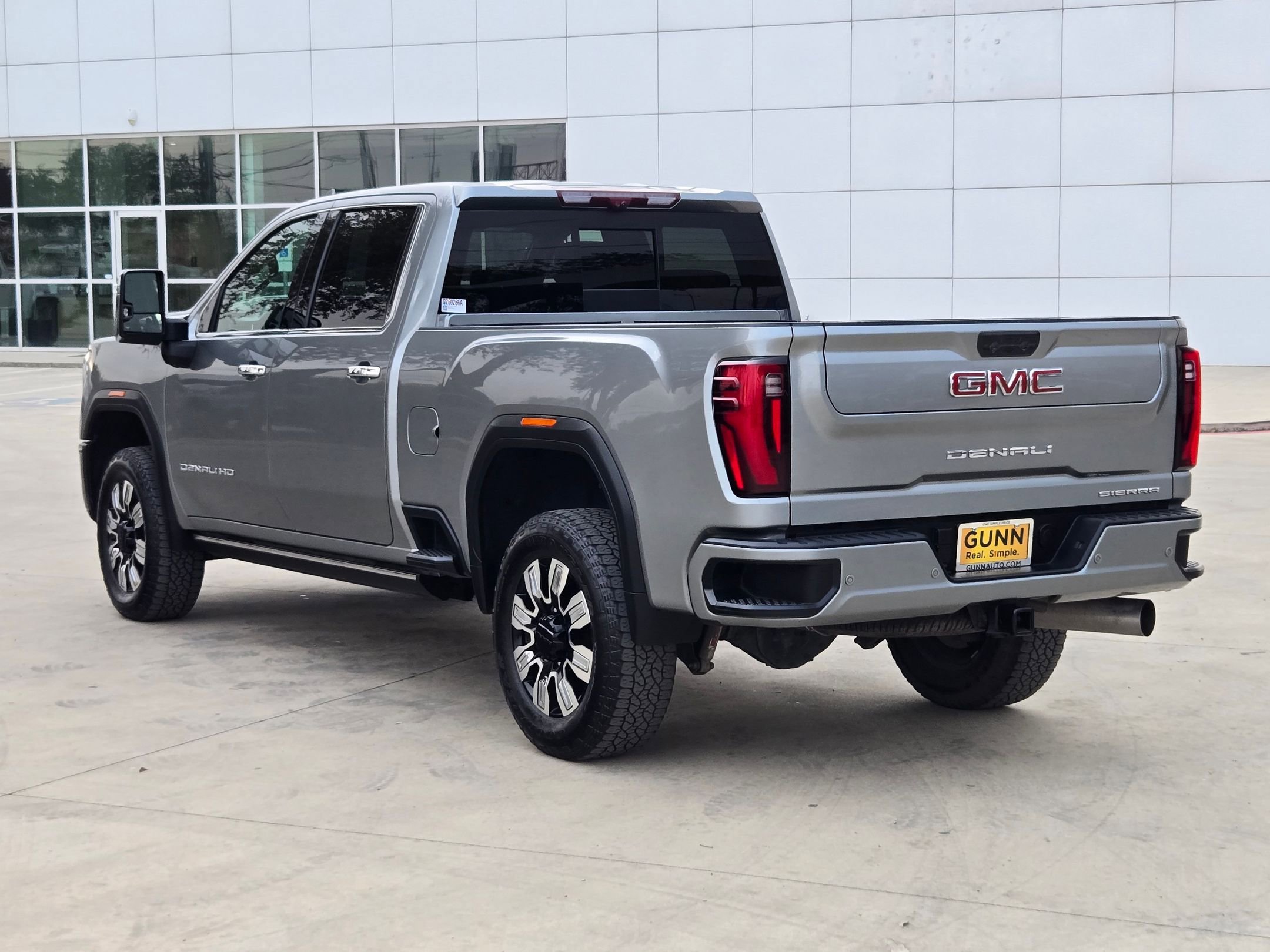 2024 Gmc Sierra 2500 HD Denali photo 2