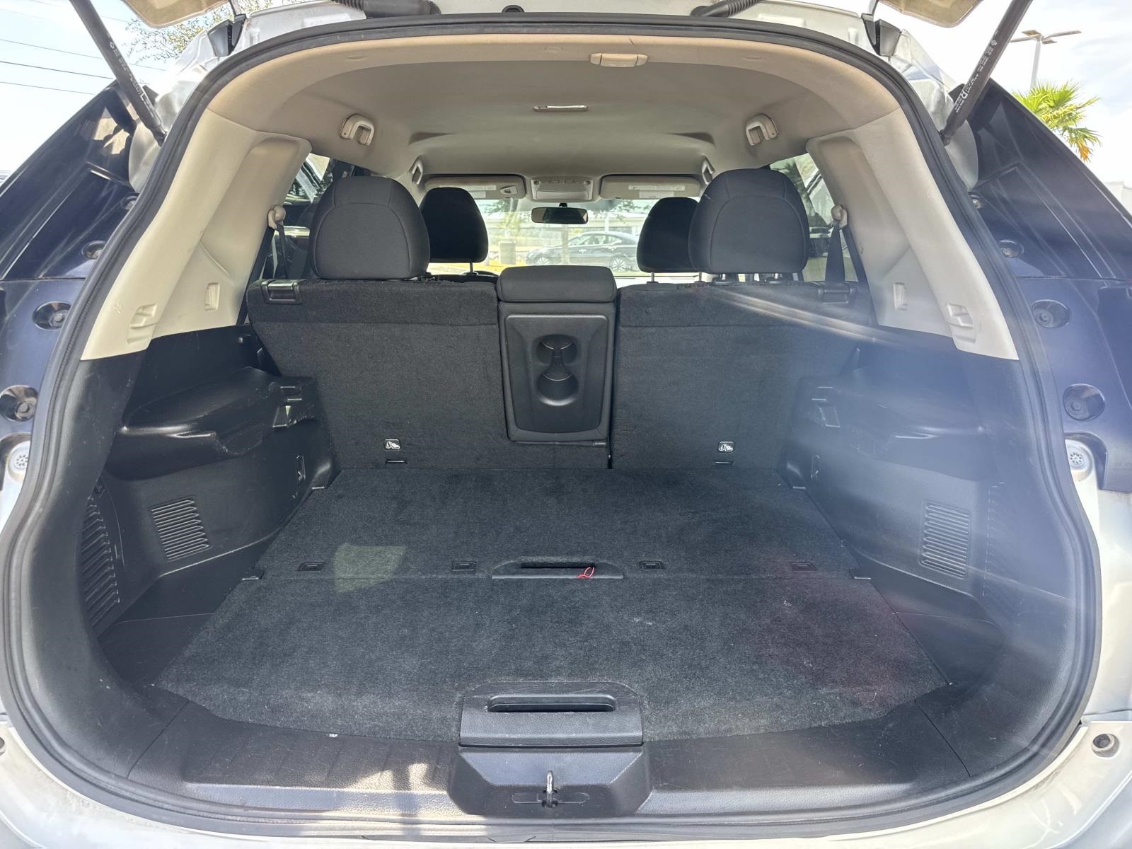 2017 Nissan Rogue SV photo 7