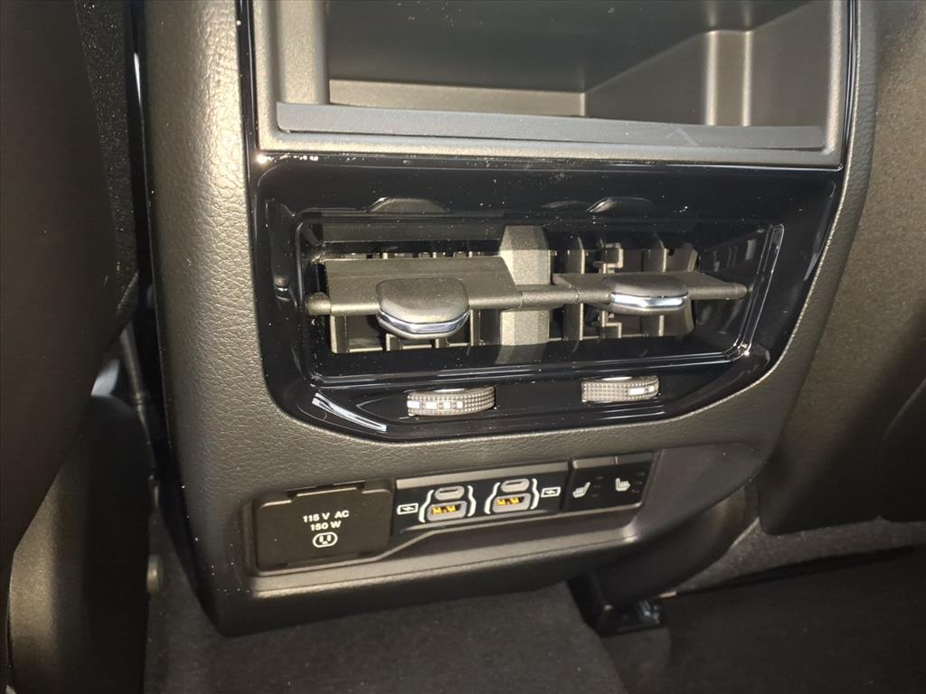 2025 Jeep Grand Cherokee Limited photo 4