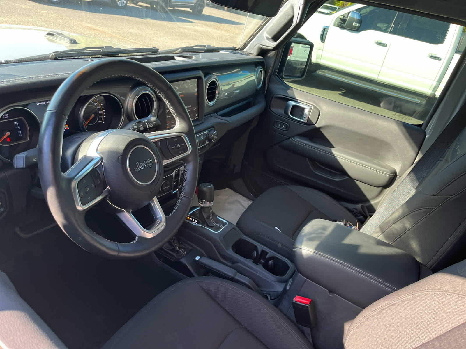 2022 Jeep Wrangler Unlimited Sahara photo 4