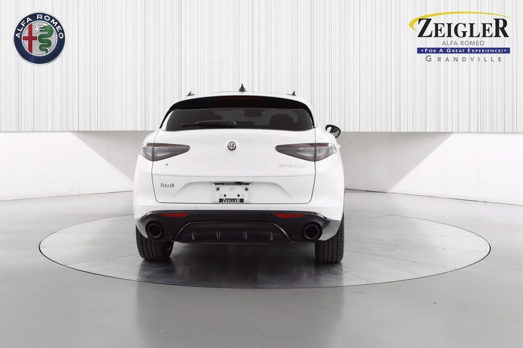 2025 Alfa Romeo Stelvio Sprint Base photo 4
