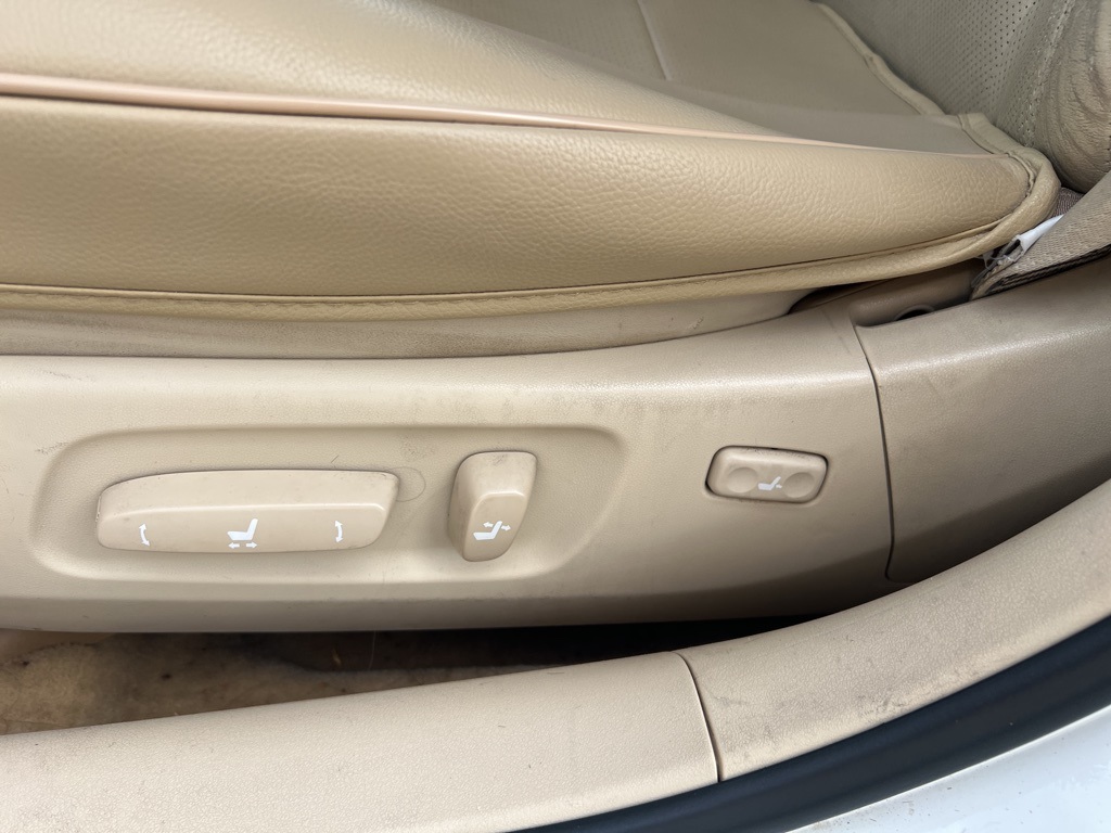 2011 Lexus ES 350 photo 12
