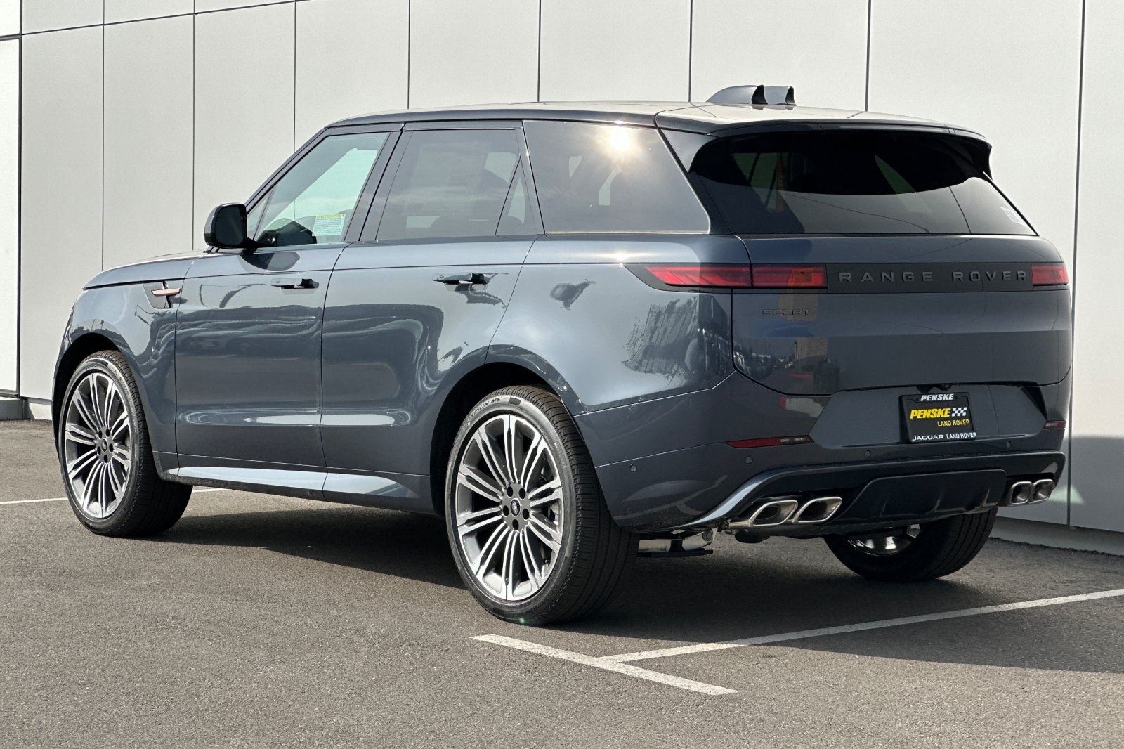 2025 Land Rover Range Rover Sport SE photo 3