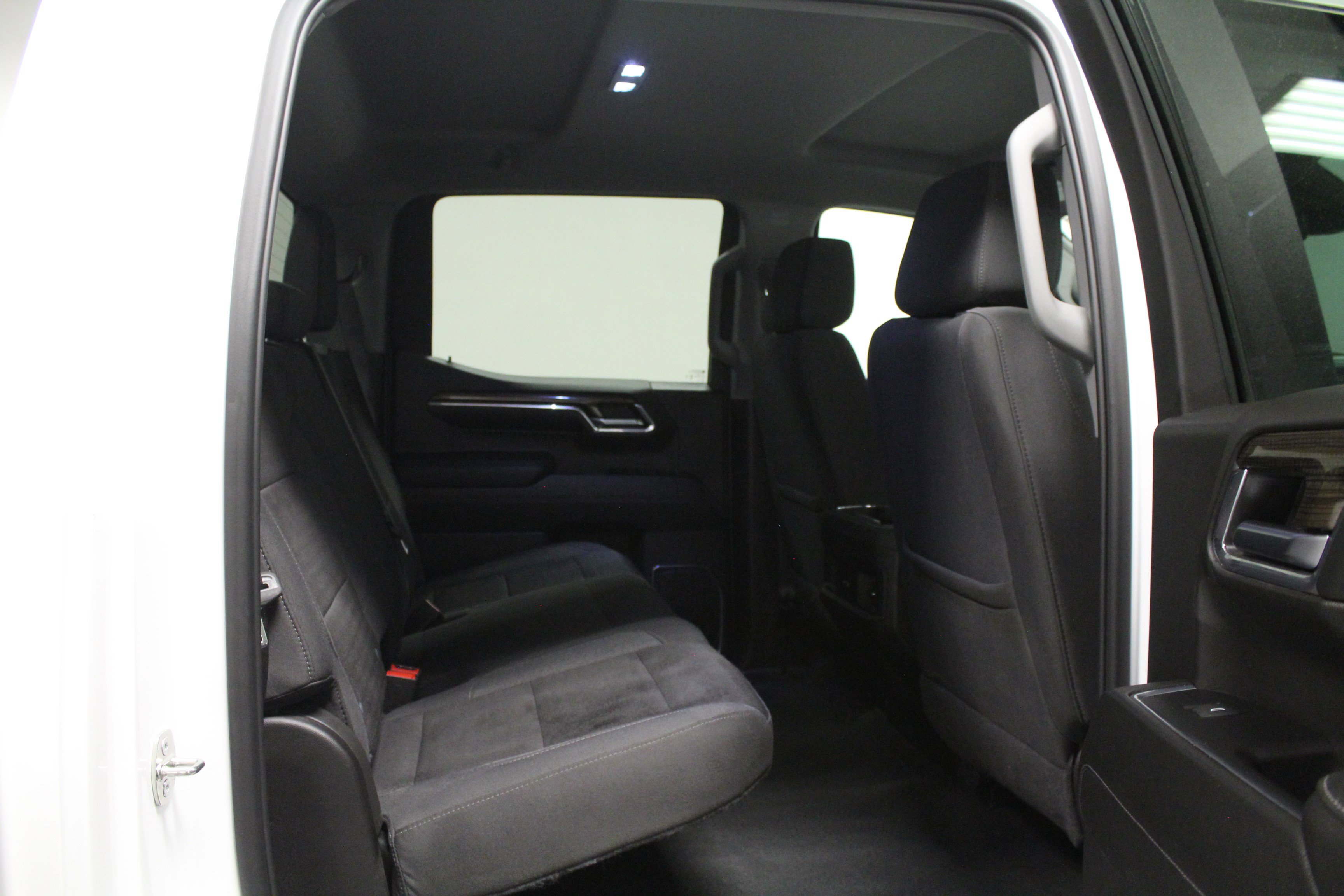 2024 Chevrolet Silverado 1500 RST photo 13