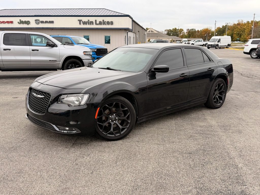 2019 Chrysler 300 S's photo