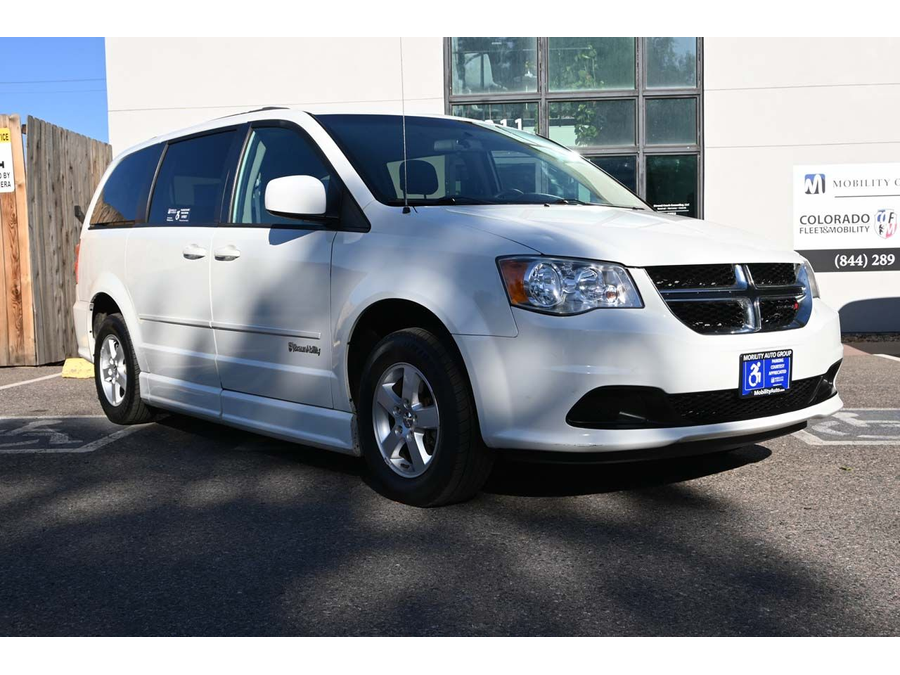 2013 Dodge Grand Caravan SXT photo 3