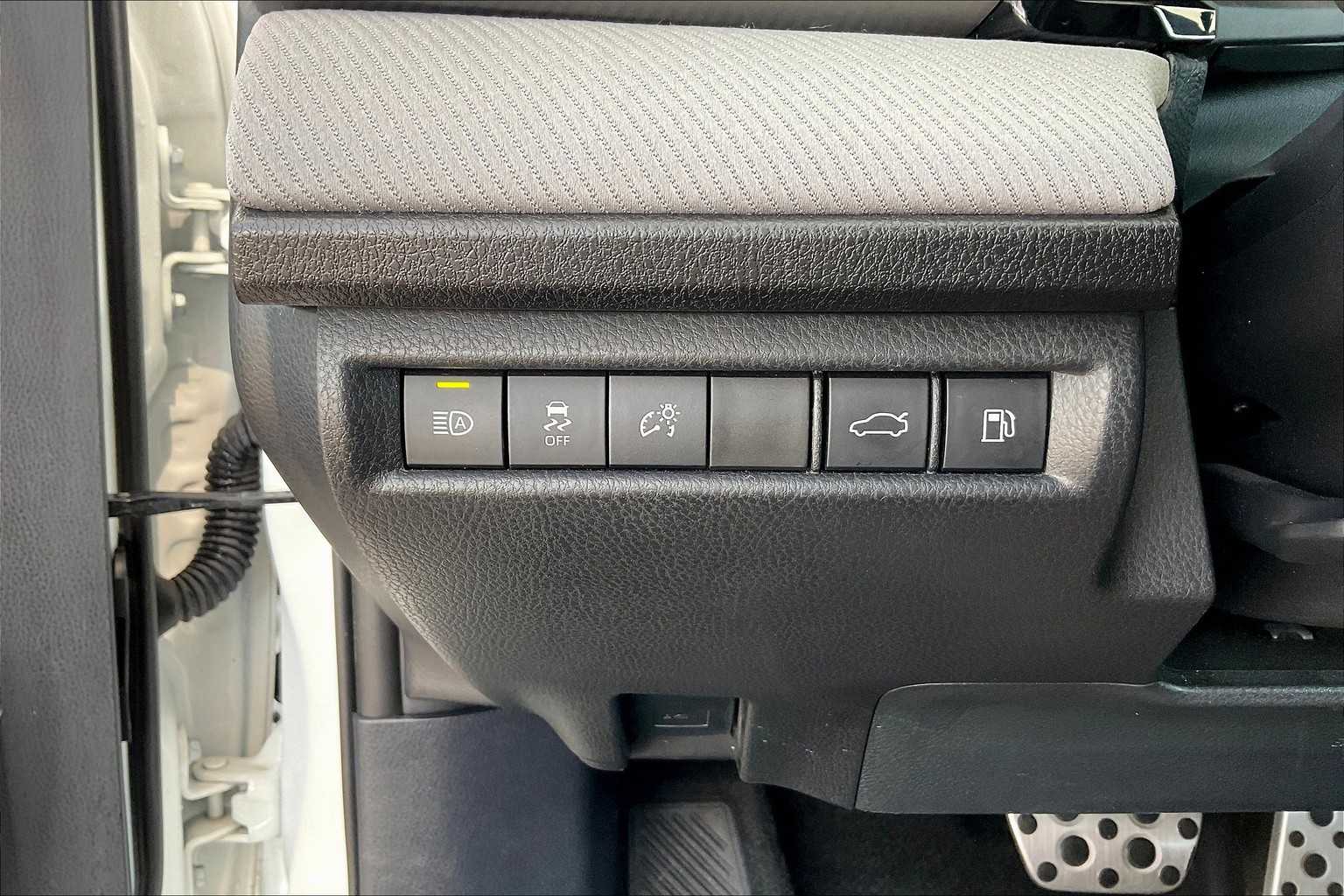 2025 Toyota Camry SE photo 30