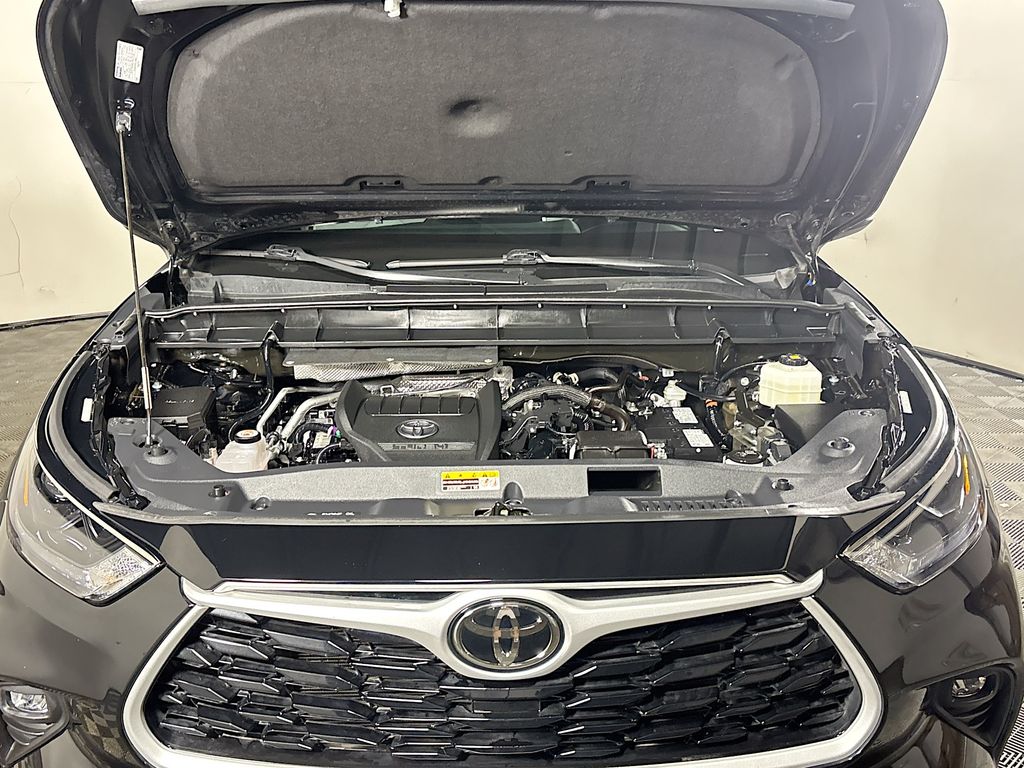 2023 Toyota Highlander L photo 20