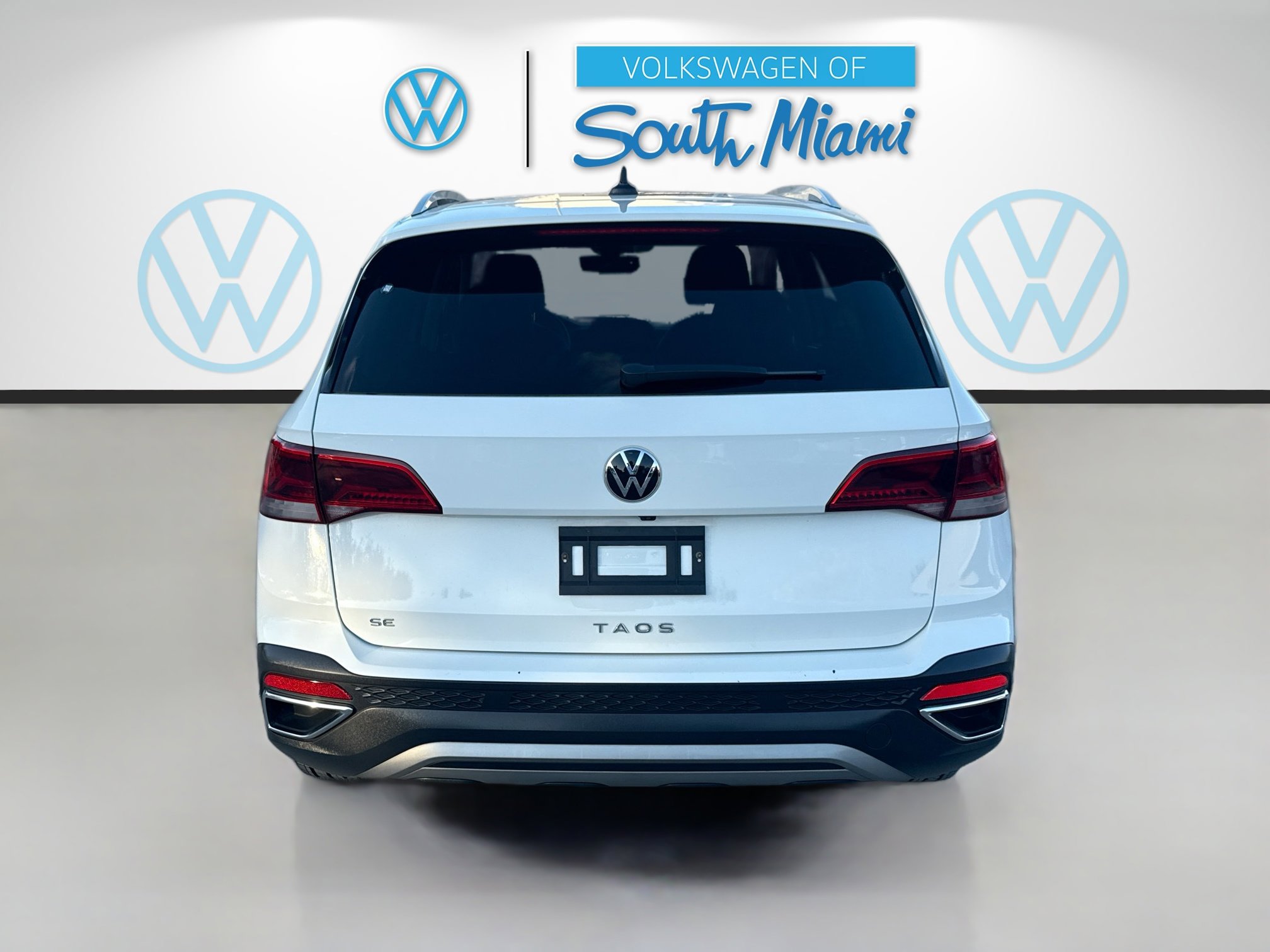 2023 Volkswagen Taos SE photo 2