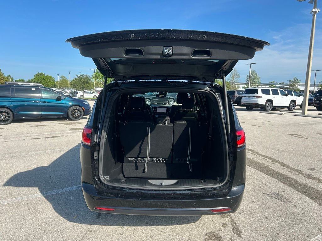 2025 Chrysler Pacifica Limited photo 34