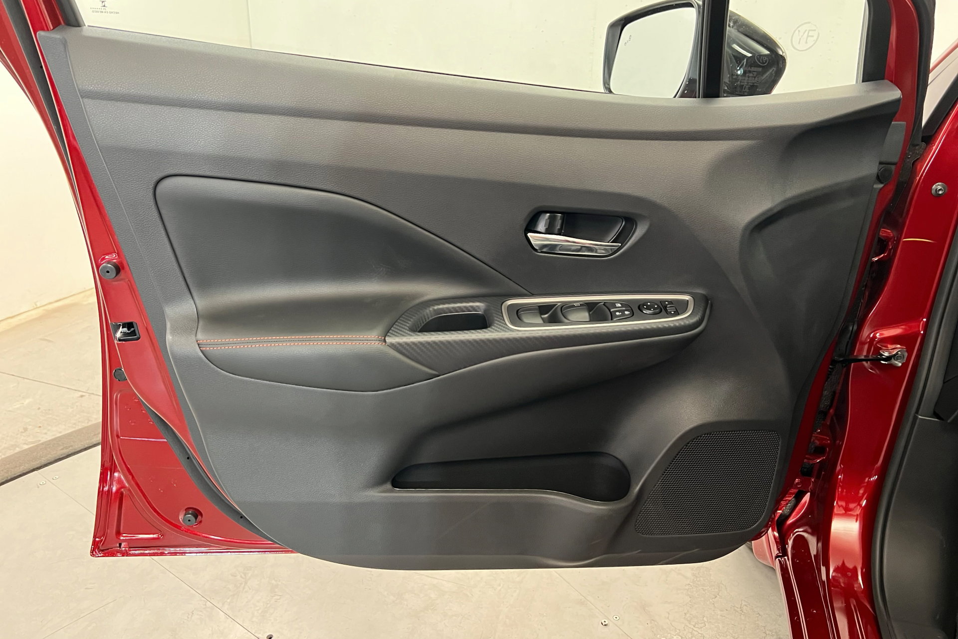 2025 Nissan Versa SR photo 14
