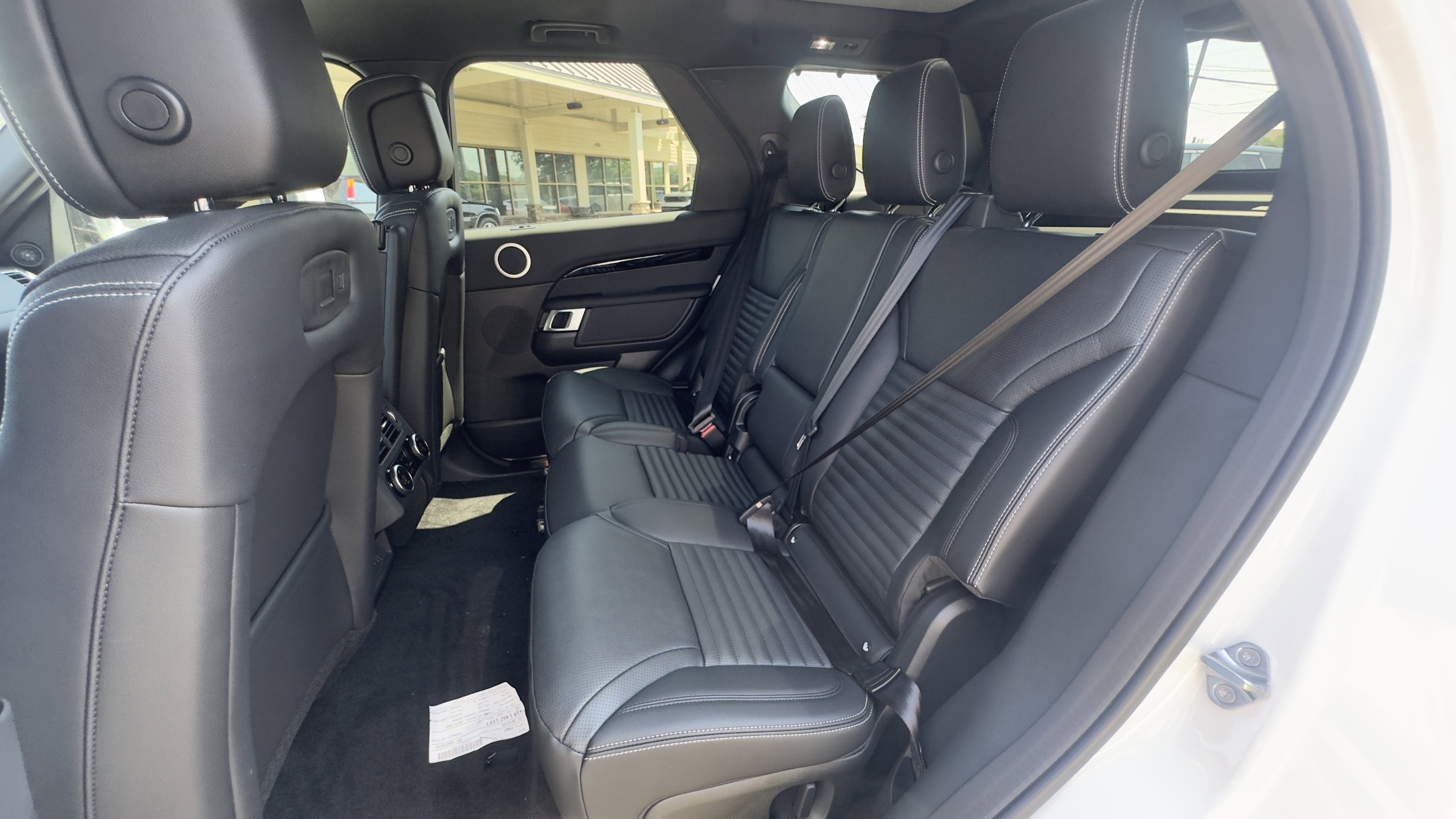 2025 Land Rover Discovery S photo 6