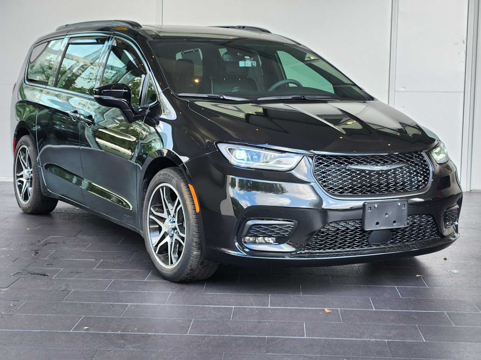 2023 Chrysler Pacifica Limited photo 3