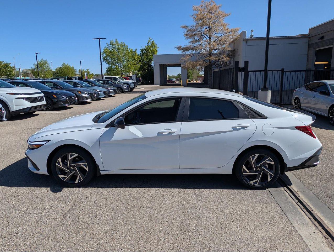 2025 Hyundai Elantra Hybrid SEL Sport photo 3