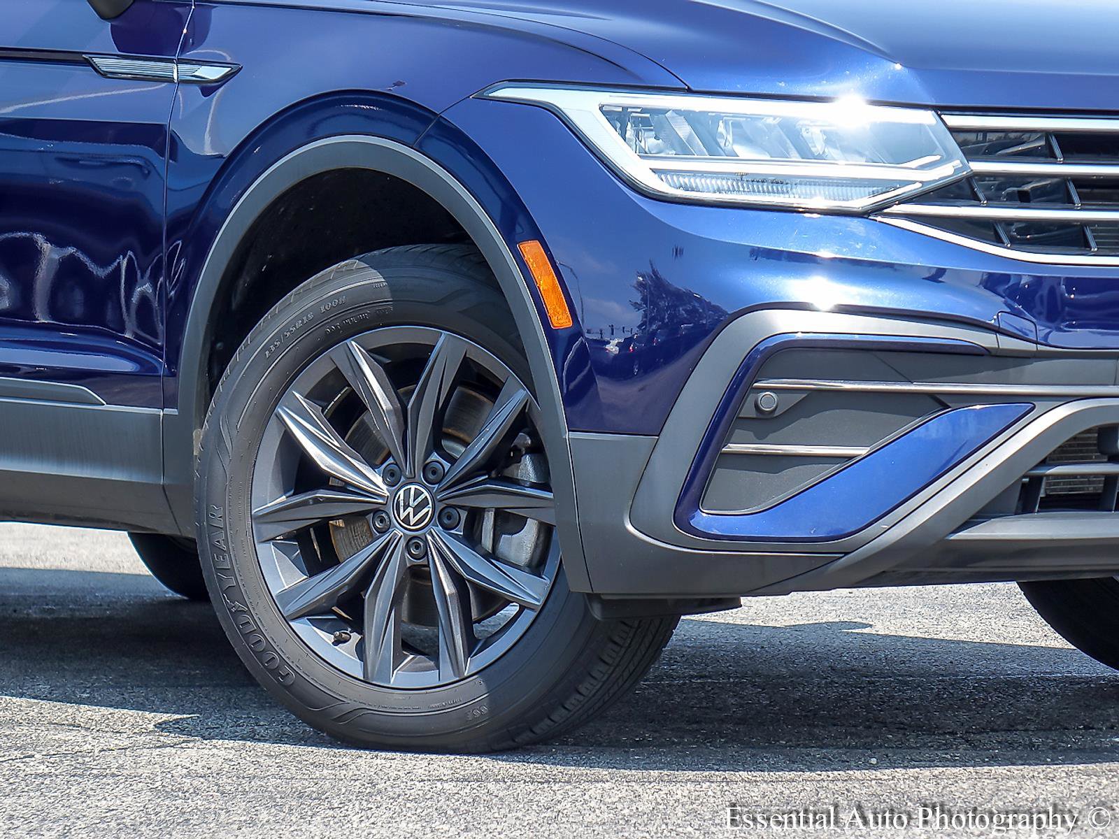 2022 VOLKSWAGEN TIGUAN - Image 2