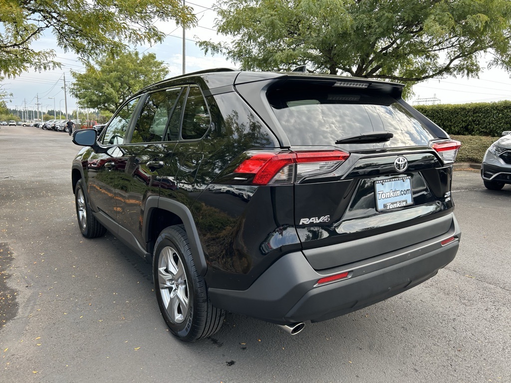 2024 Toyota RAV4 XLE photo 4