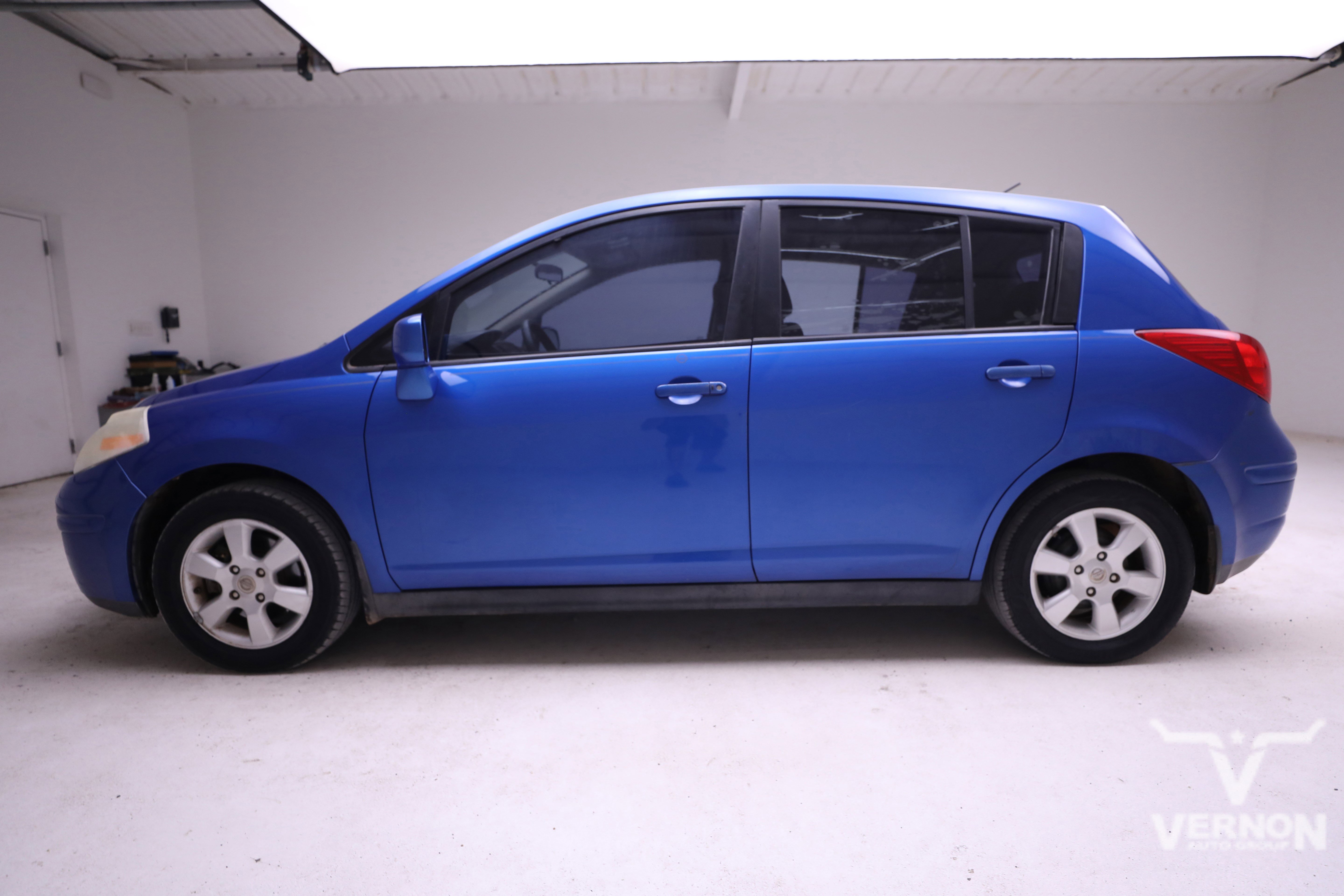 2008 Nissan Versa SL photo 2