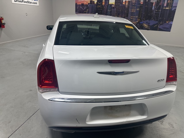 2023 Chrysler 300 Touring photo 6