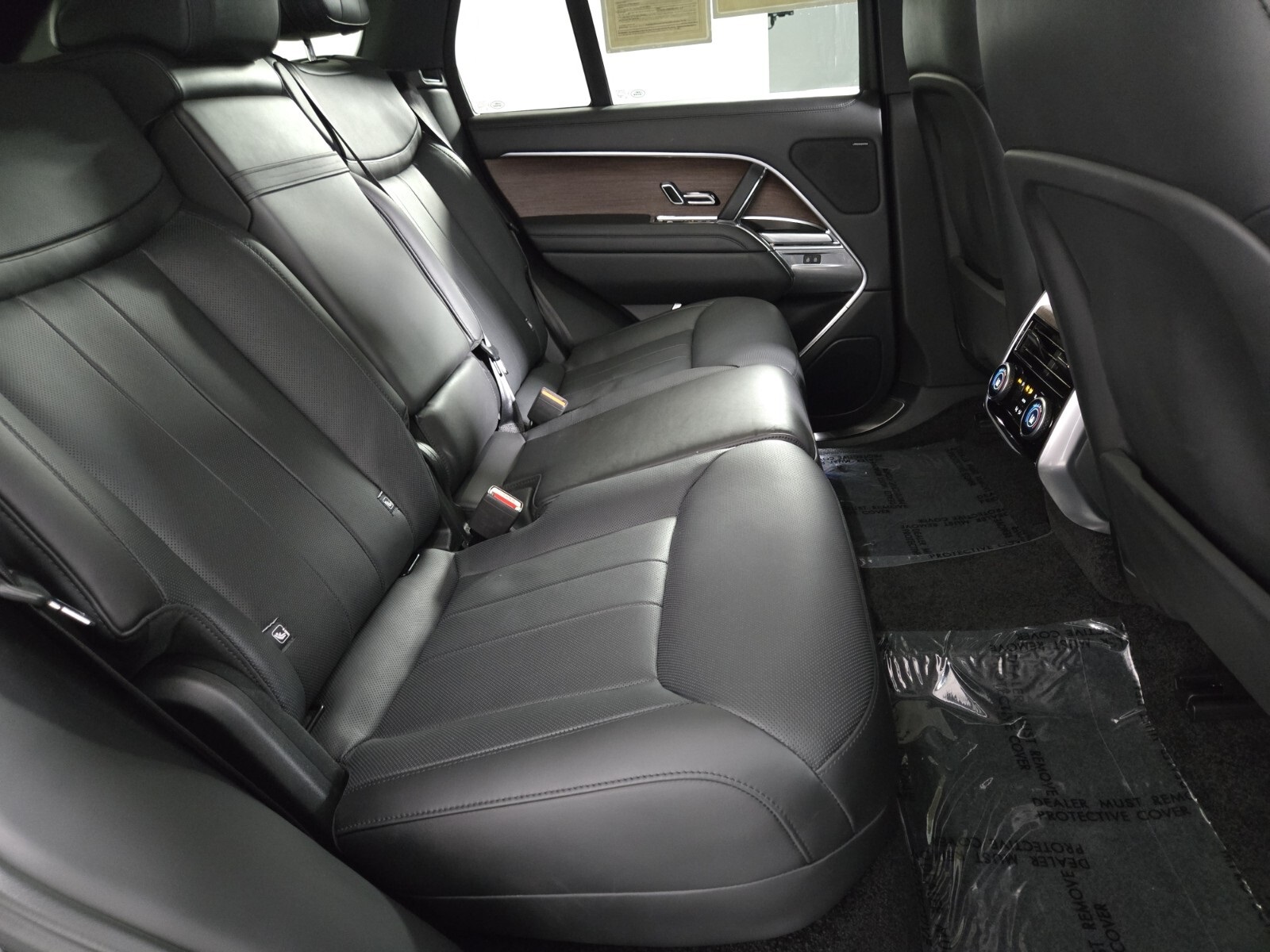 2023 Land Rover Range Rover SE photo 14