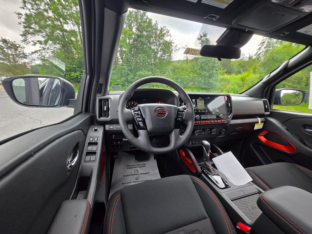 2025 Nissan Frontier PRO-4X photo 13