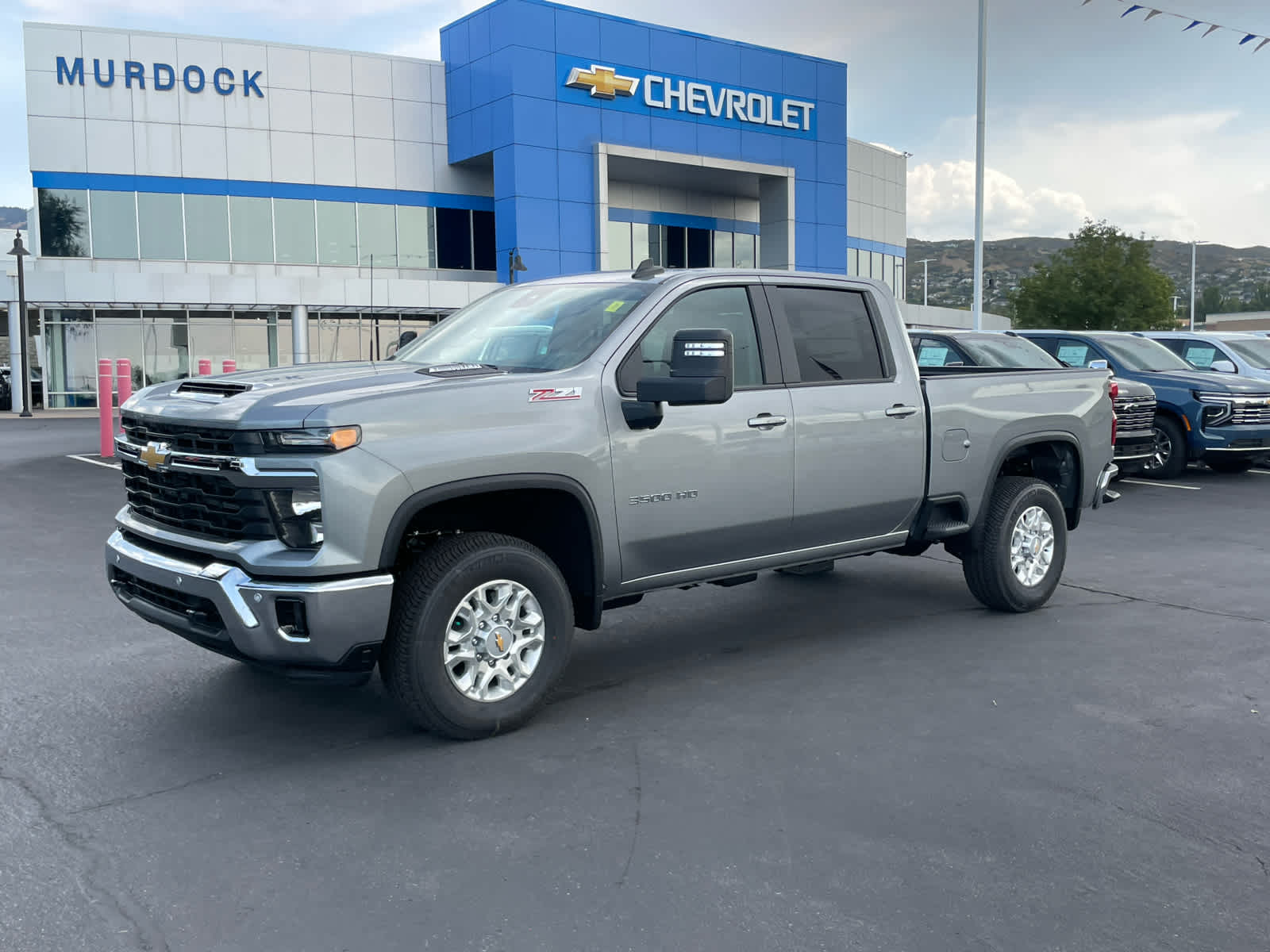 2025 Chevrolet Silverado 3500HD LT photo 2