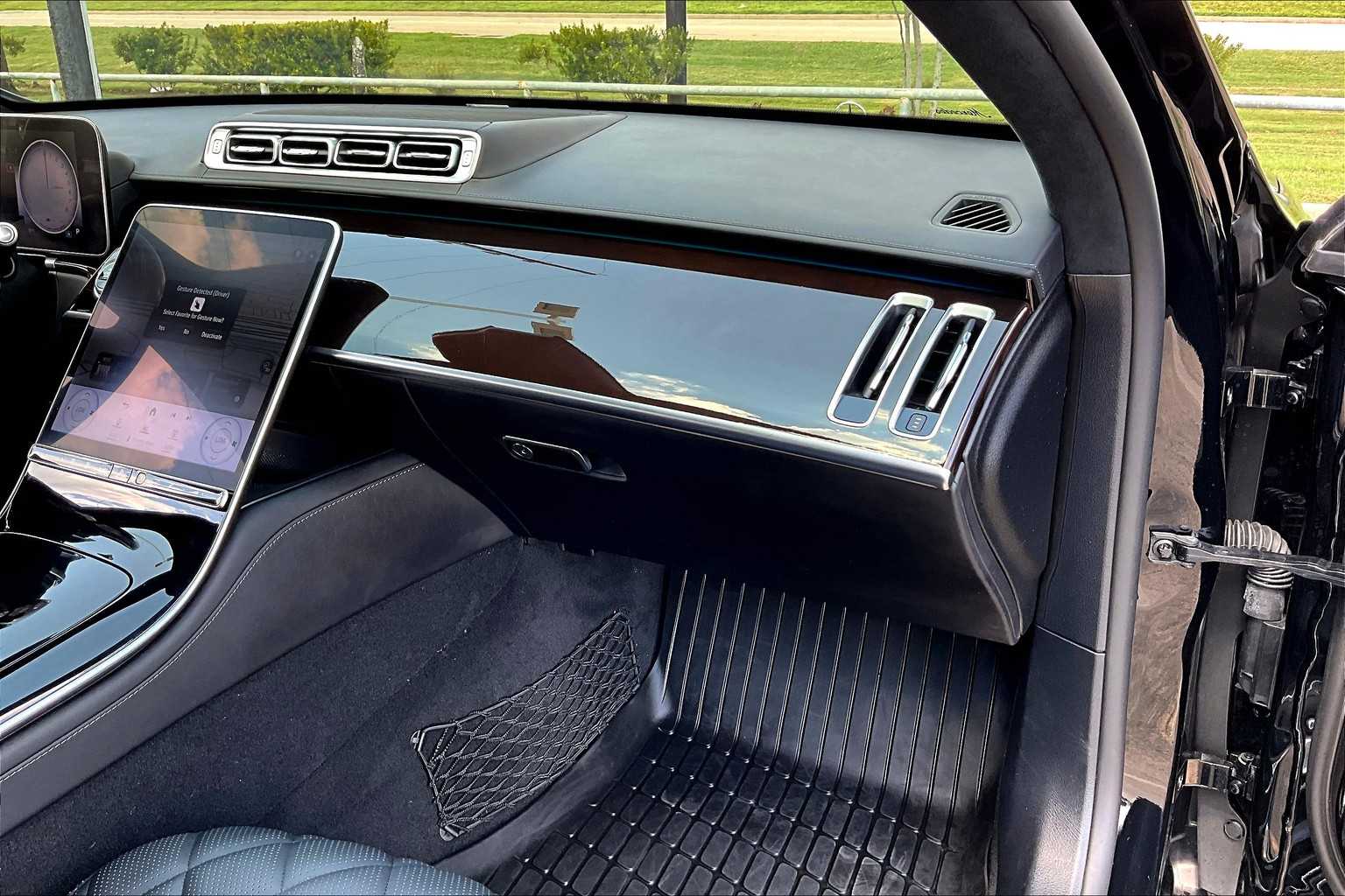 2024 Mercedes Benz S 580e photo 17