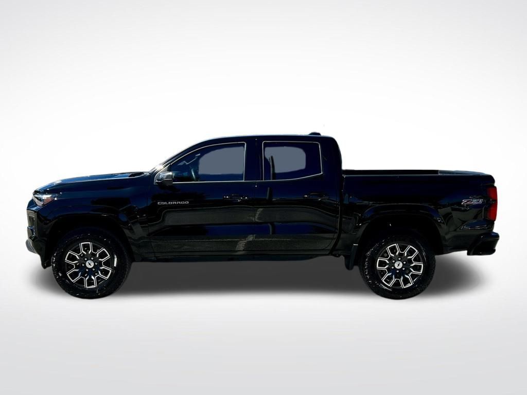 2025 Chevrolet Colorado Z71 photo 2