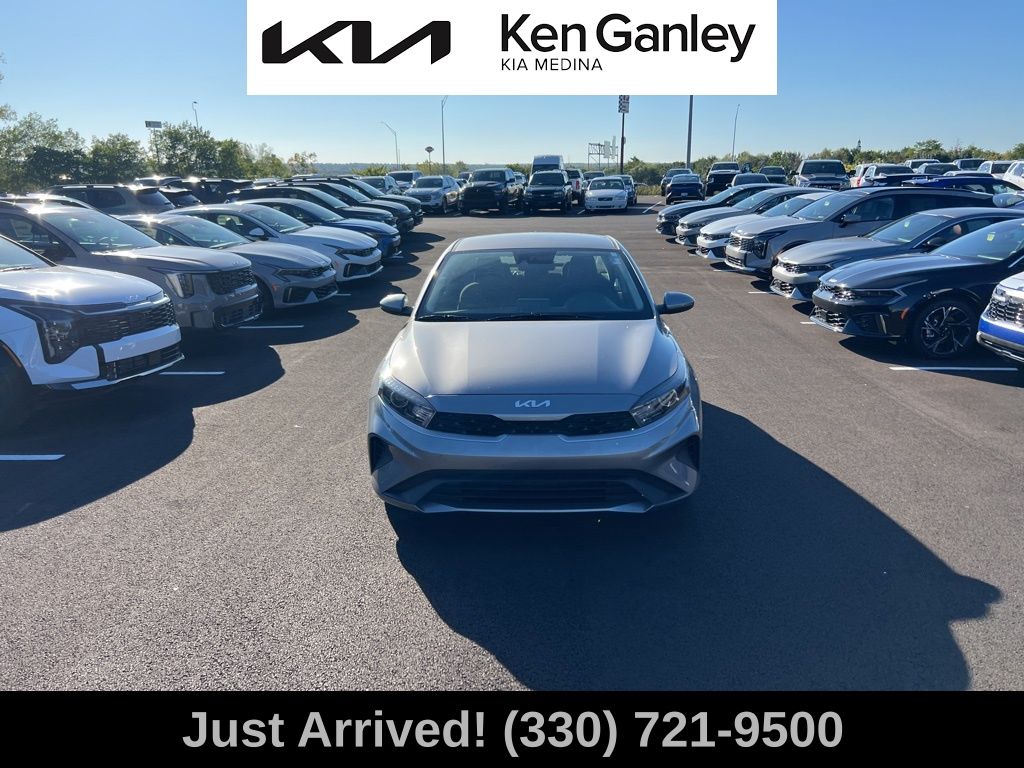 2023 Kia Forte LXS photo 2