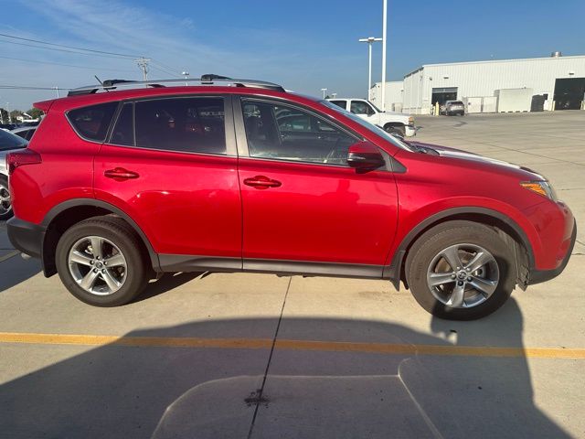 2015 Toyota RAV4 XLE photo 4