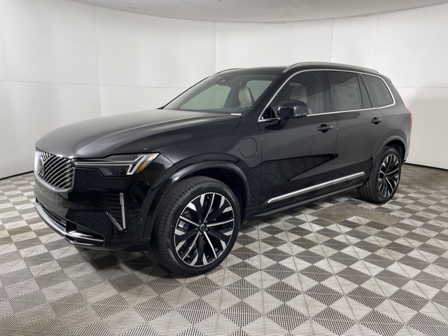 2025 Volvo XC90 T8 AWD Plus photo 3
