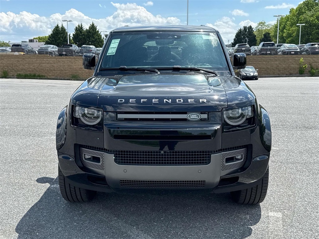 2024 Land Rover Defender V8 photo 10