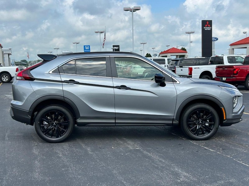 2025 Mitsubishi Eclipse Cross SEL photo 2