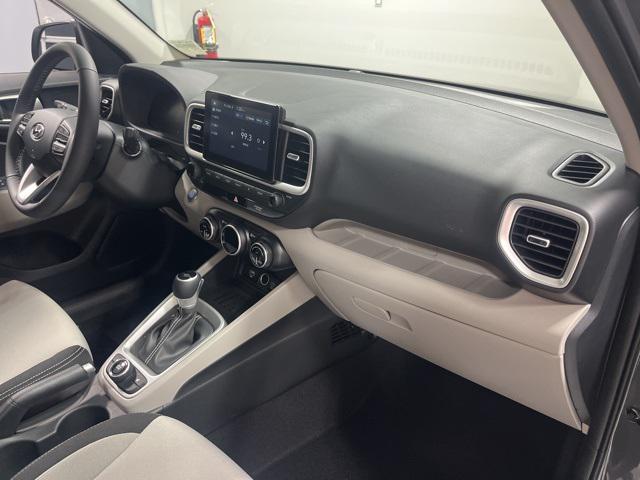 2026 Hyundai Venue SEL photo 21