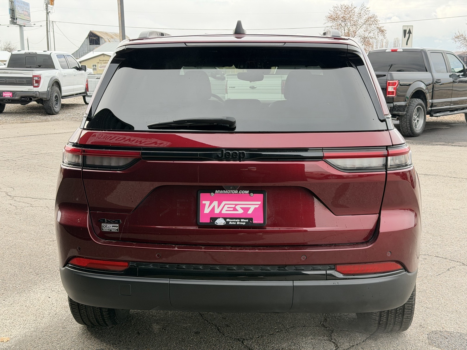 2023 Jeep Grand Cherokee Altitude photo 3