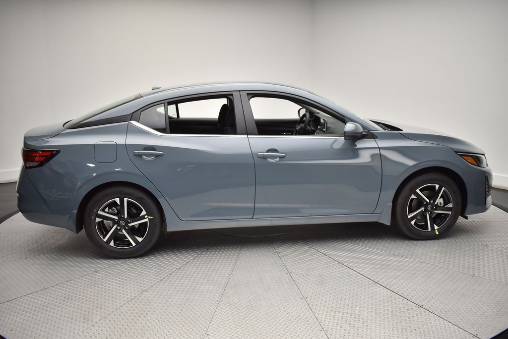 2025 Nissan Sentra SV photo 4
