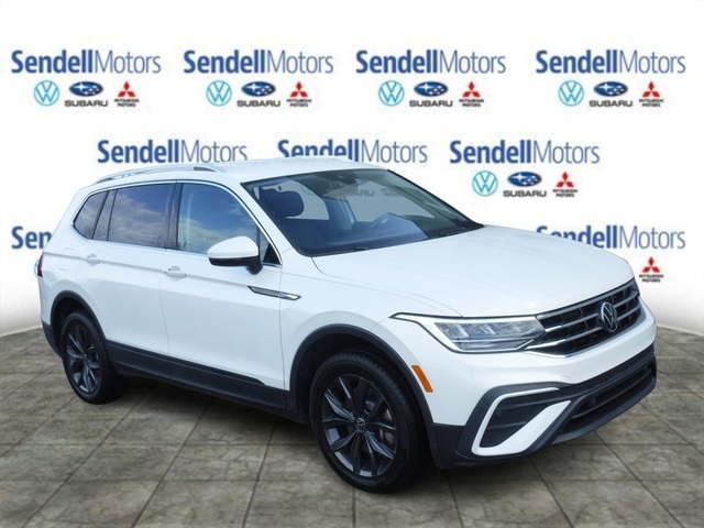 2023 Volkswagen Tiguan SE's photo