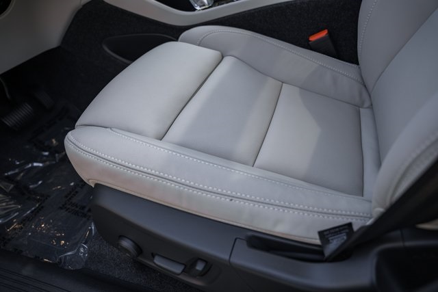 2026 Volvo XC40 photo 26
