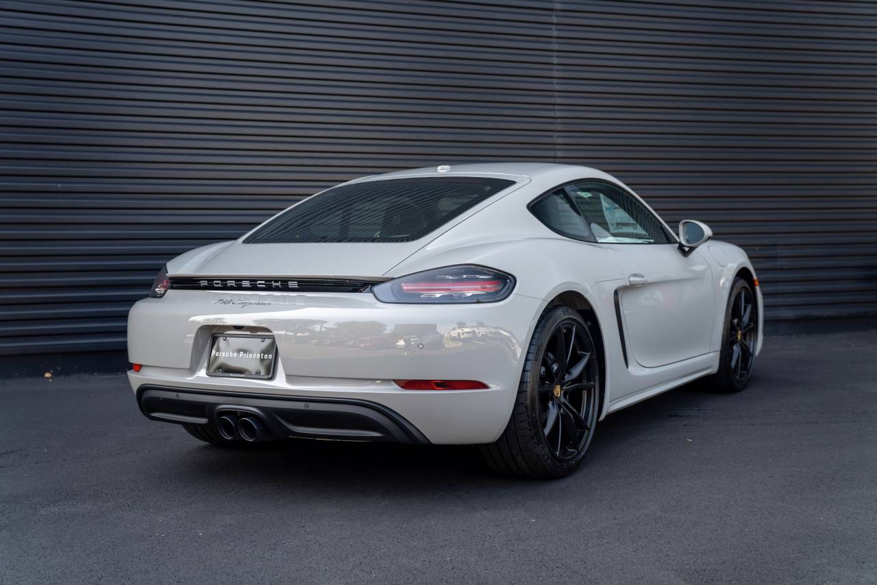 2025 Porsche Cayman photo 15