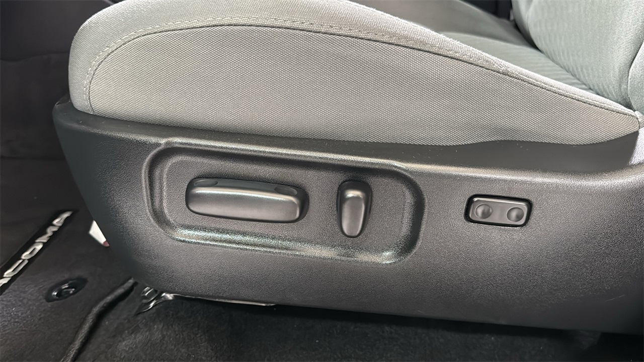 2022 Toyota Tacoma SR5 photo 14