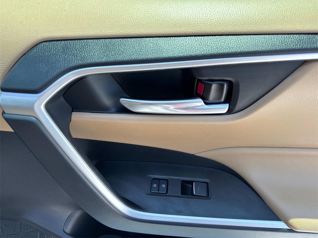 2024 Toyota RAV4 Hybrid XLE Premium photo 9
