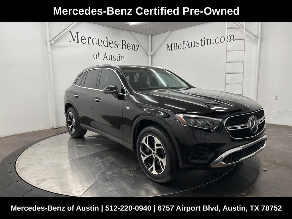 2025 Mercedes-Benz GLC Base's photo