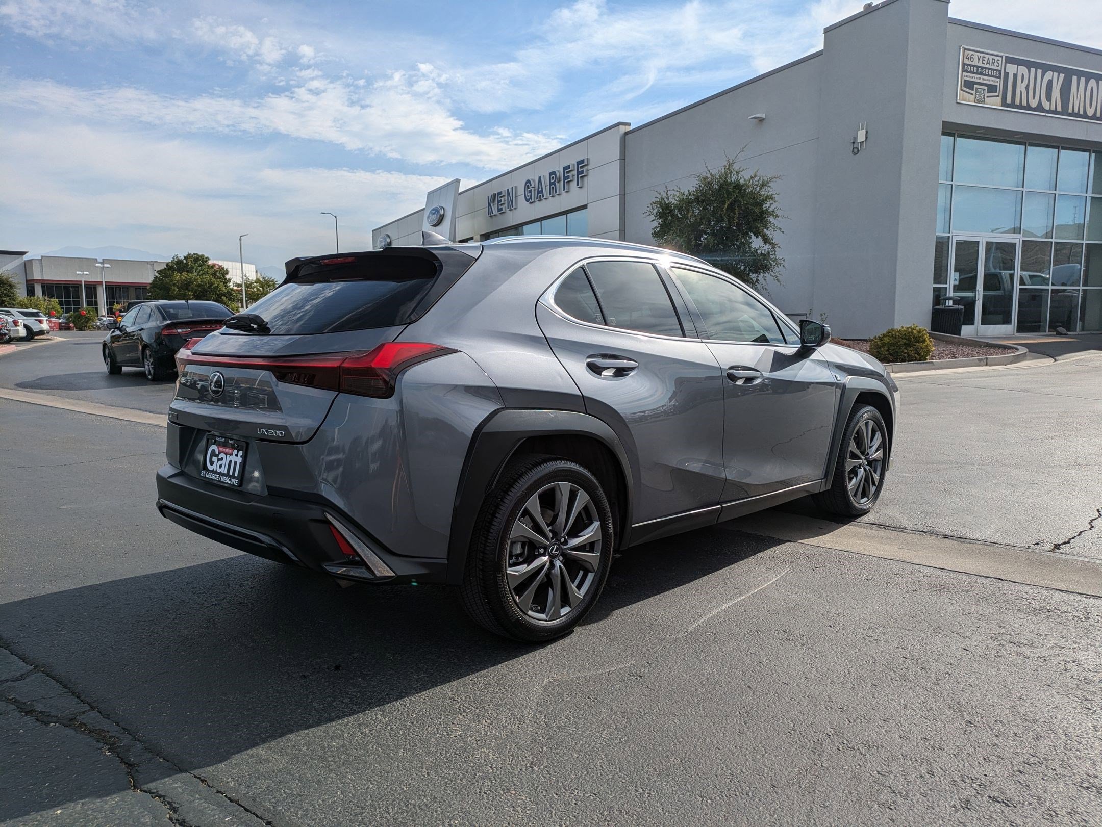 2020 Lexus UX 200 F SPORT photo 3