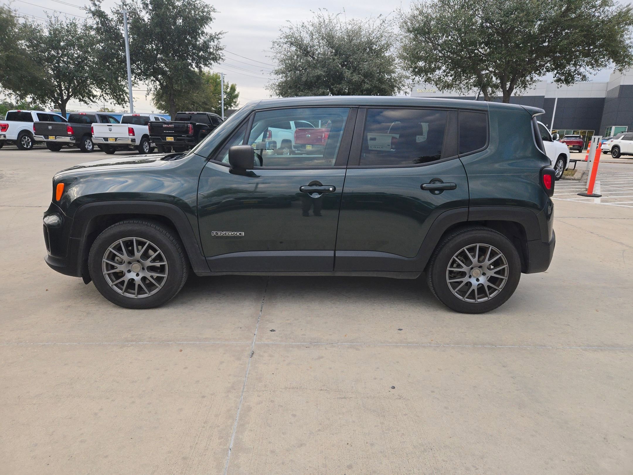 2021 Jeep Renegade Jeepster photo 3