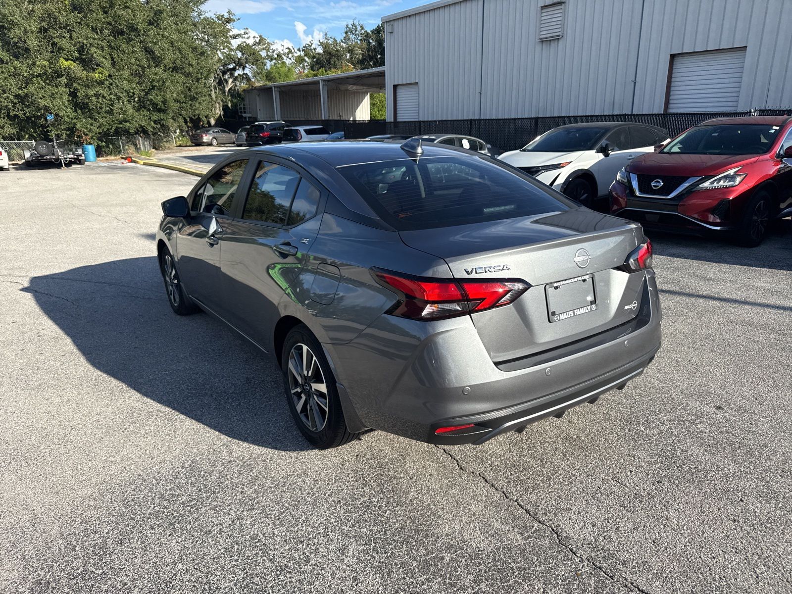 2025 Nissan Versa 1.6 SV photo 3