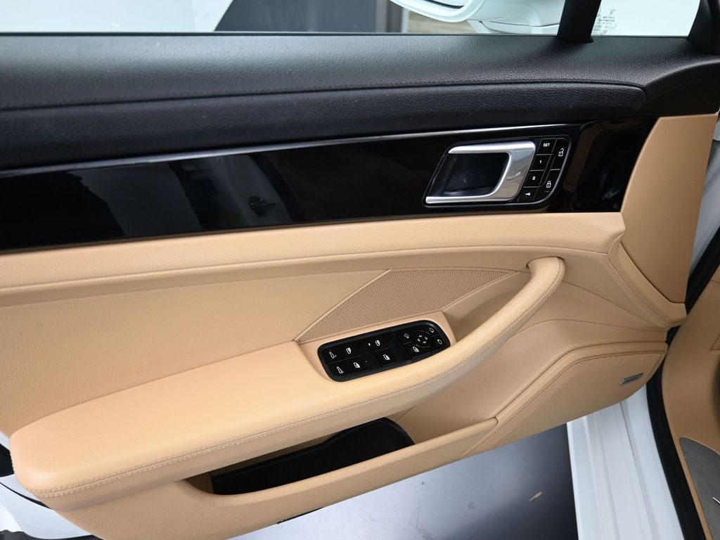 2019 Porsche Panamera Base photo 20