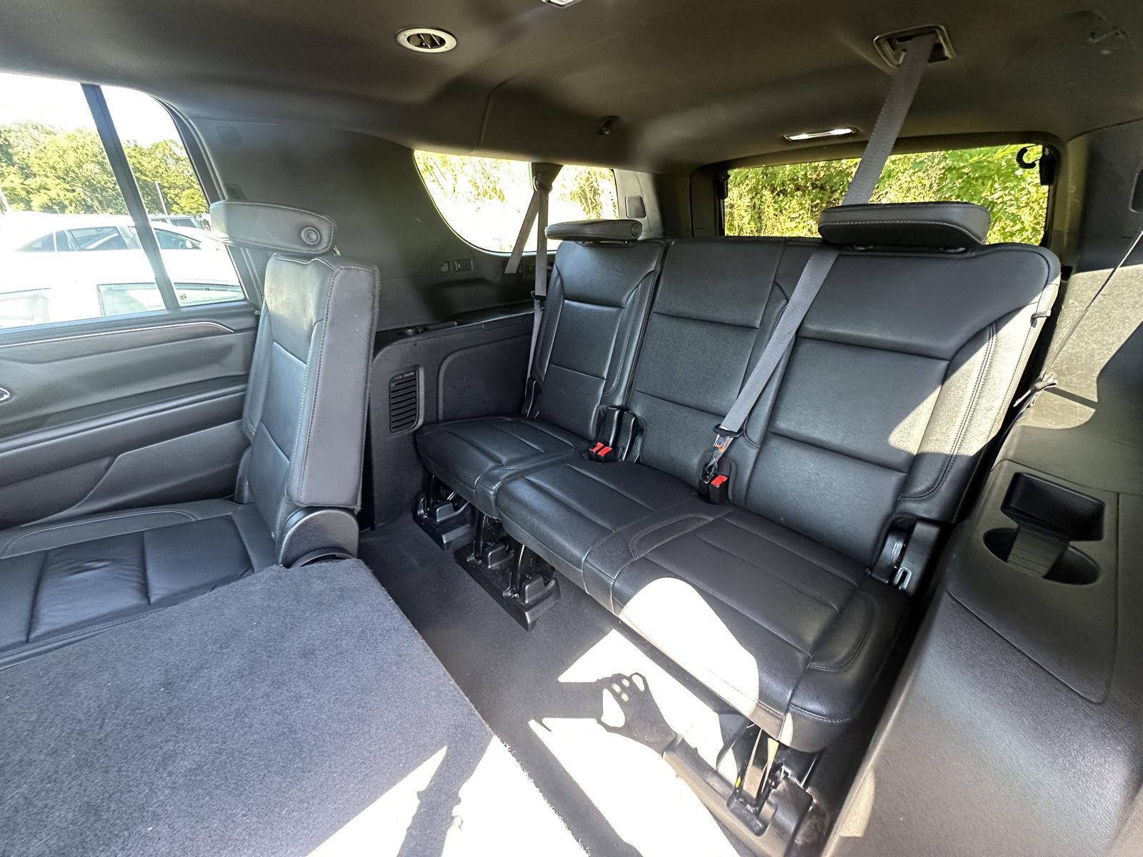 2024 Chevrolet Suburban LT photo 11