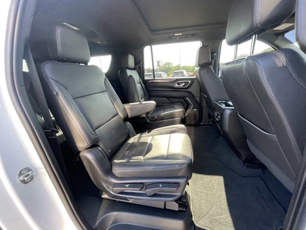 2022 Chevrolet Suburban LT photo 8
