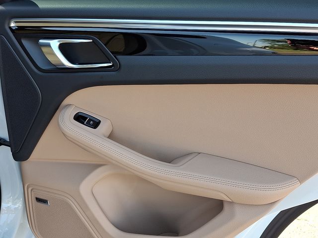 2024 Porsche Macan S photo 22
