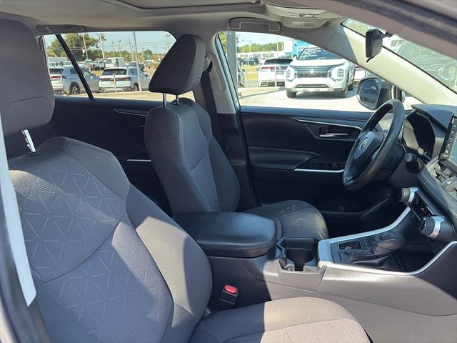 2019 Toyota RAV4 XLE photo 9