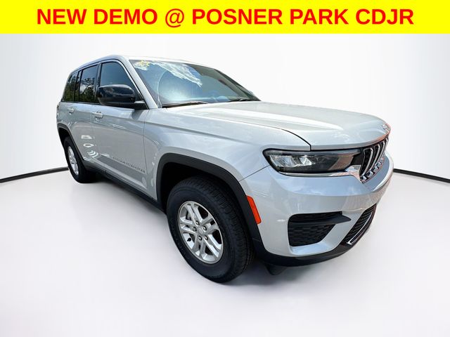 2025 Jeep Grand Cherokee Laredo photo 3